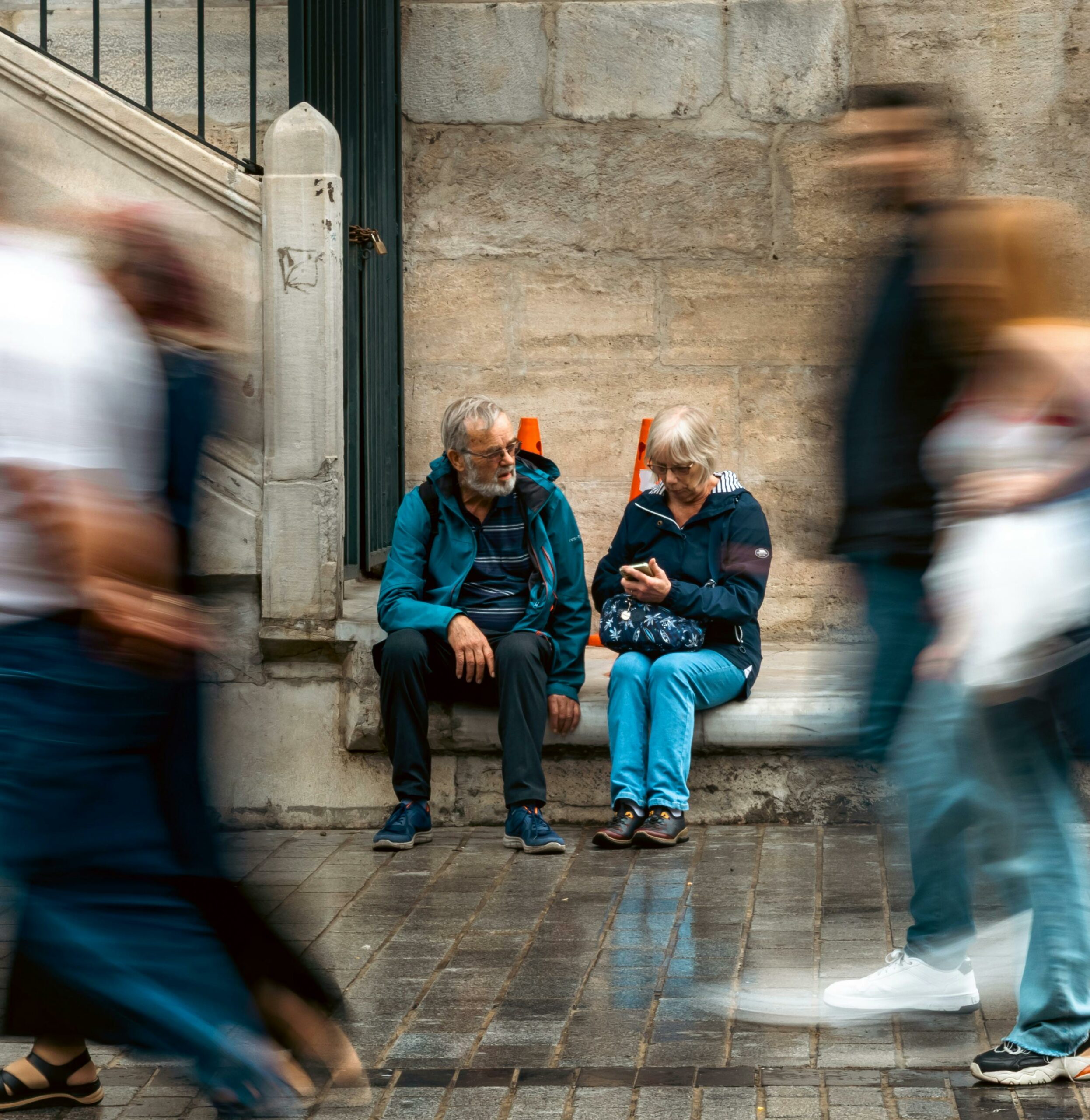 Un inginer a creat încălțămintea futuristă care previne căderea persoanelor vârstnice