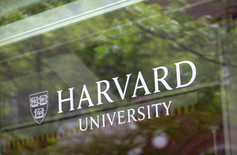 Universitatea Harvard, afectată de scandalul Epstein: fostul său președinte, Lawrence Summers, demisionează
