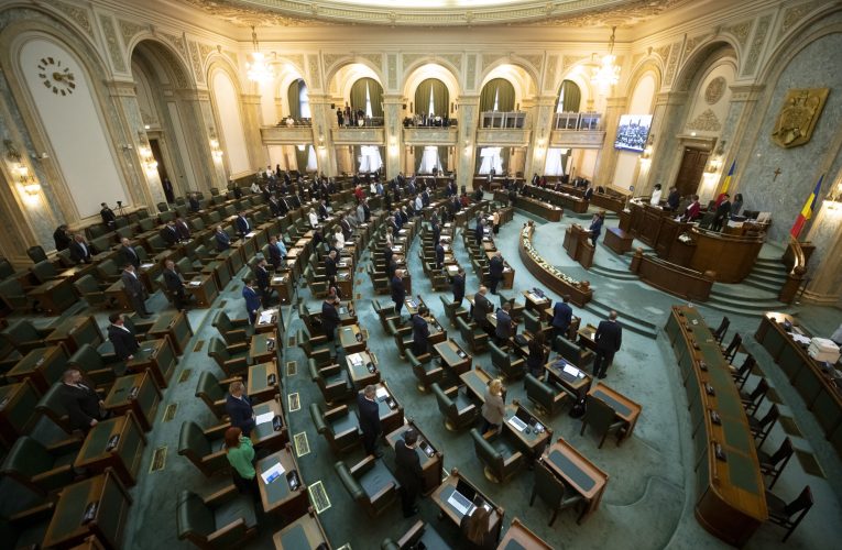 USR cere partidelor să nu voteze proiectul privind statutul Academiei Române