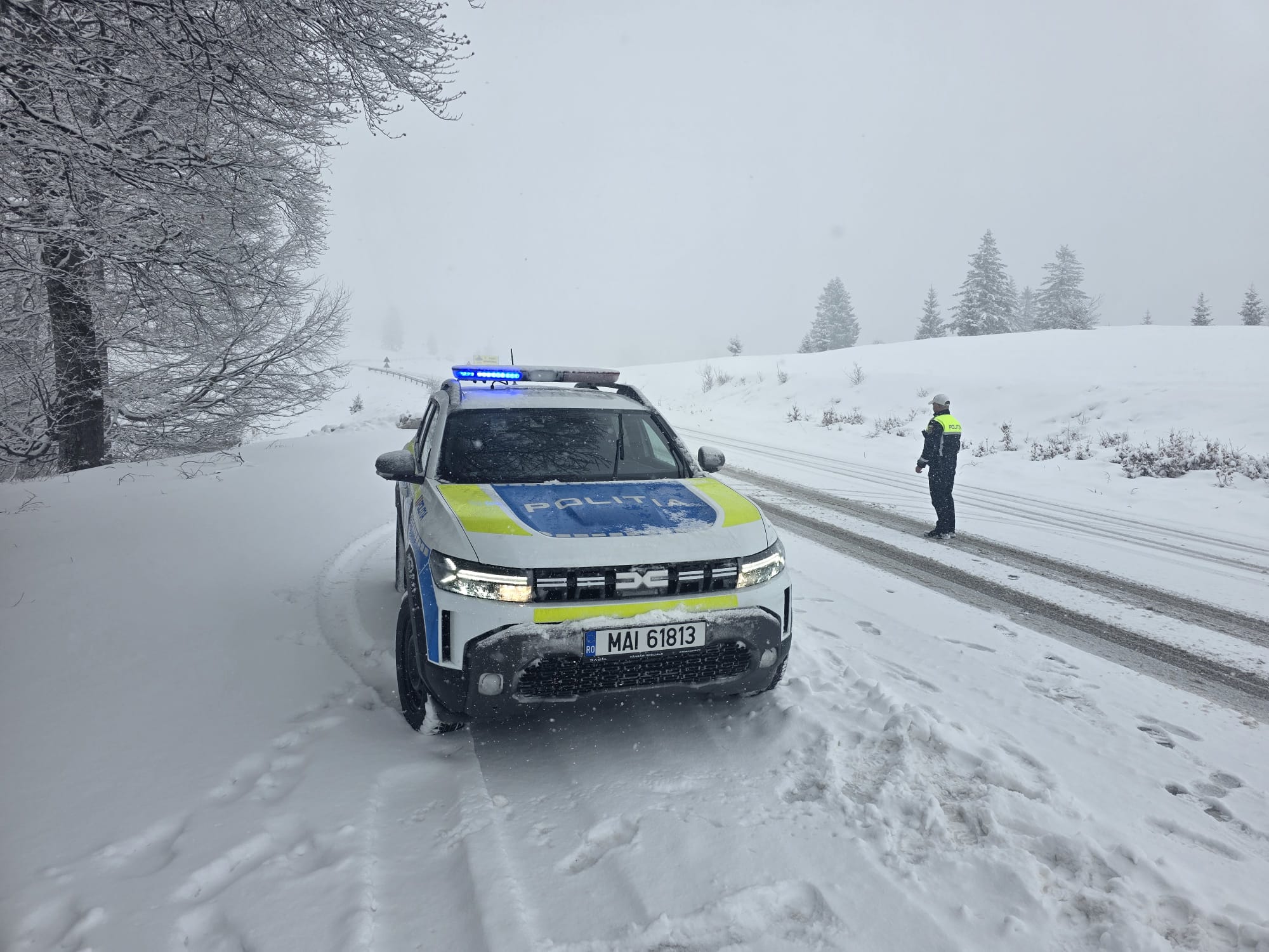 Viscol la Rânca: Poliția a instalat filtru rutier. Cine nu are lanțuri și 4×4 nu trece