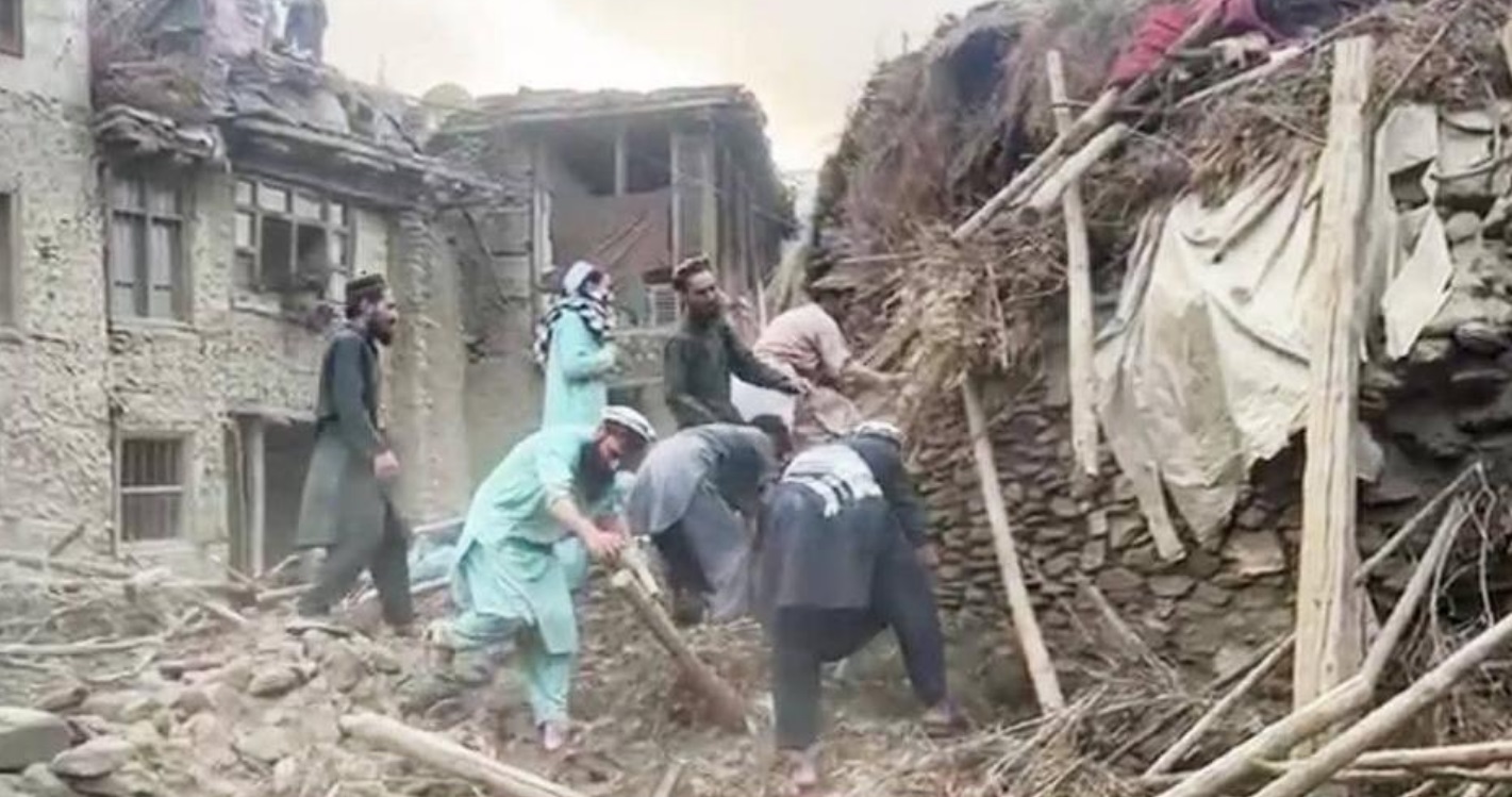 Afganistanul acuză Pakistanul că a ucis 400 de persoane într-un atac asupra unui spital din Kabul