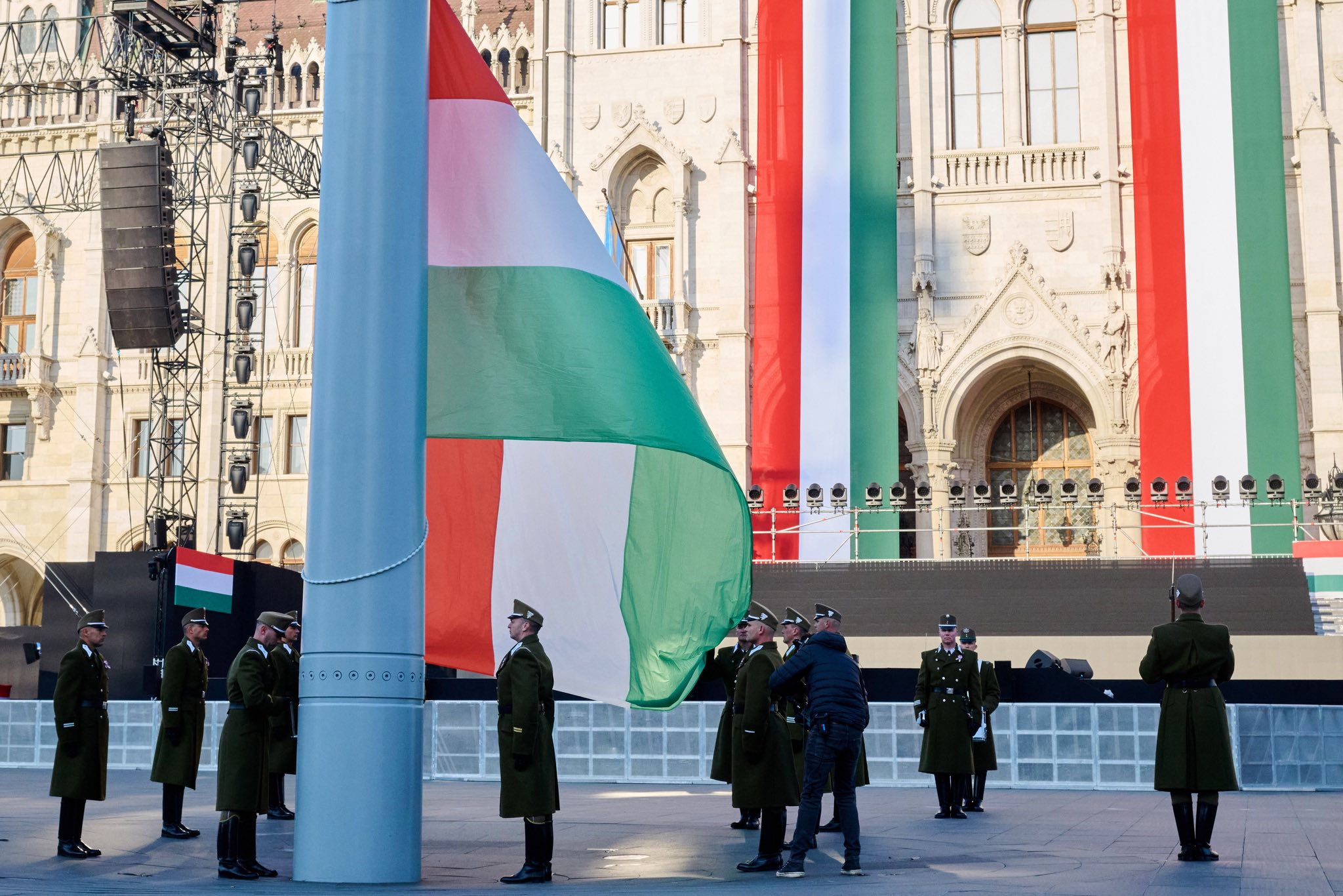 Agențiile de rating despre viitorul guvern al Ungariei: Reducerea cheltuielilor sociale este inevitabilă