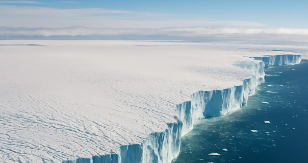 Arctica pierde o suprafață uriașă de gheață: record negativ înregistrat în această iarnă