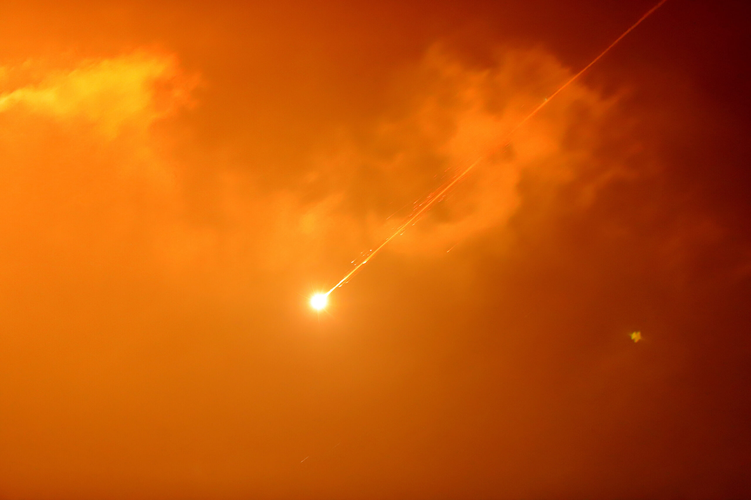 Aviația, turismul, agricultura, sectoarele cele mai lovite de război