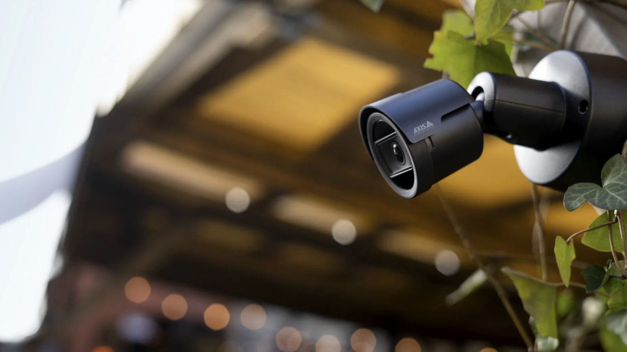 Axis Communications lansează camera bullet AXIS M2048-LE: performanță AI accesibilă, cu rezoluție 8 MP și iluminare IR