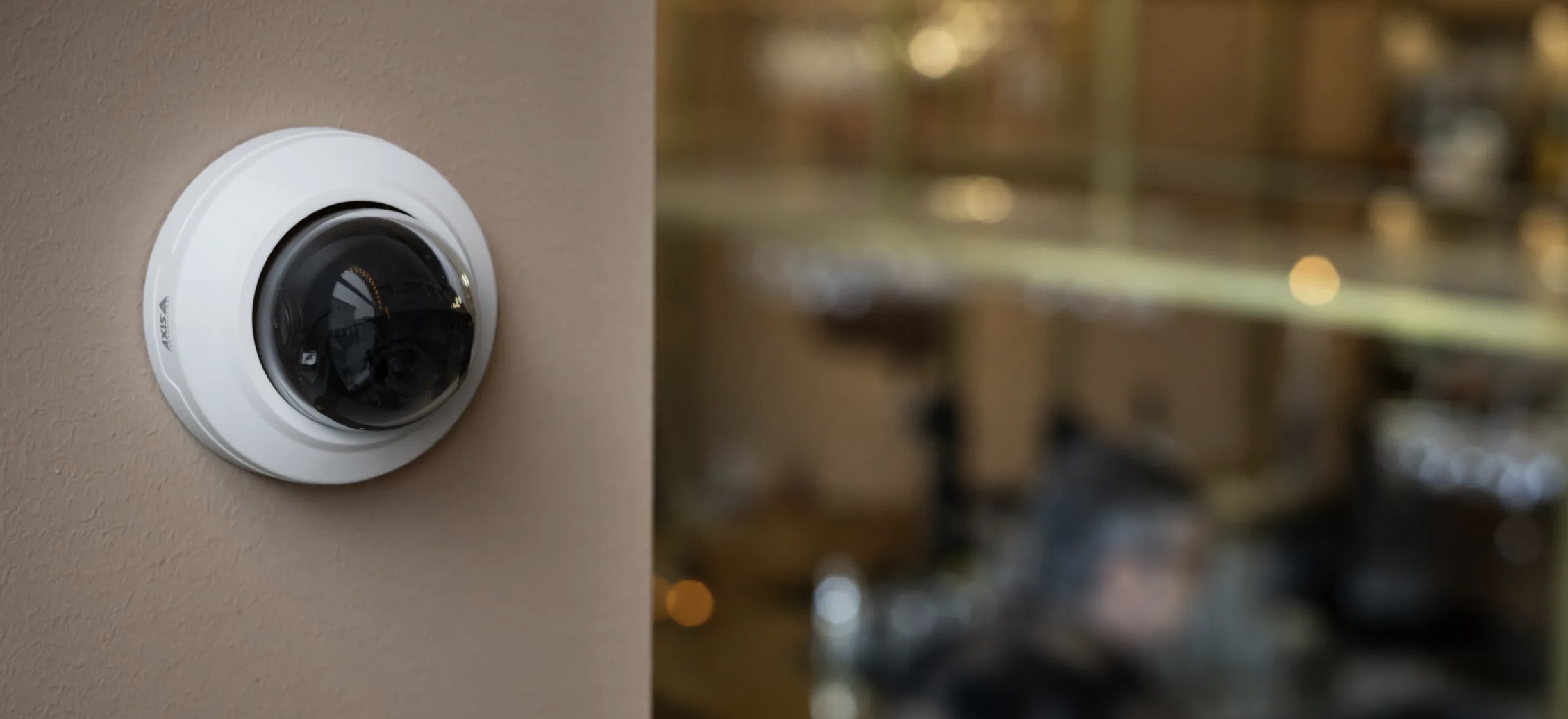 Axis Communications lansează o nouă generație de camere mini dome discrete, echipate cu tehnologie Deep Learning