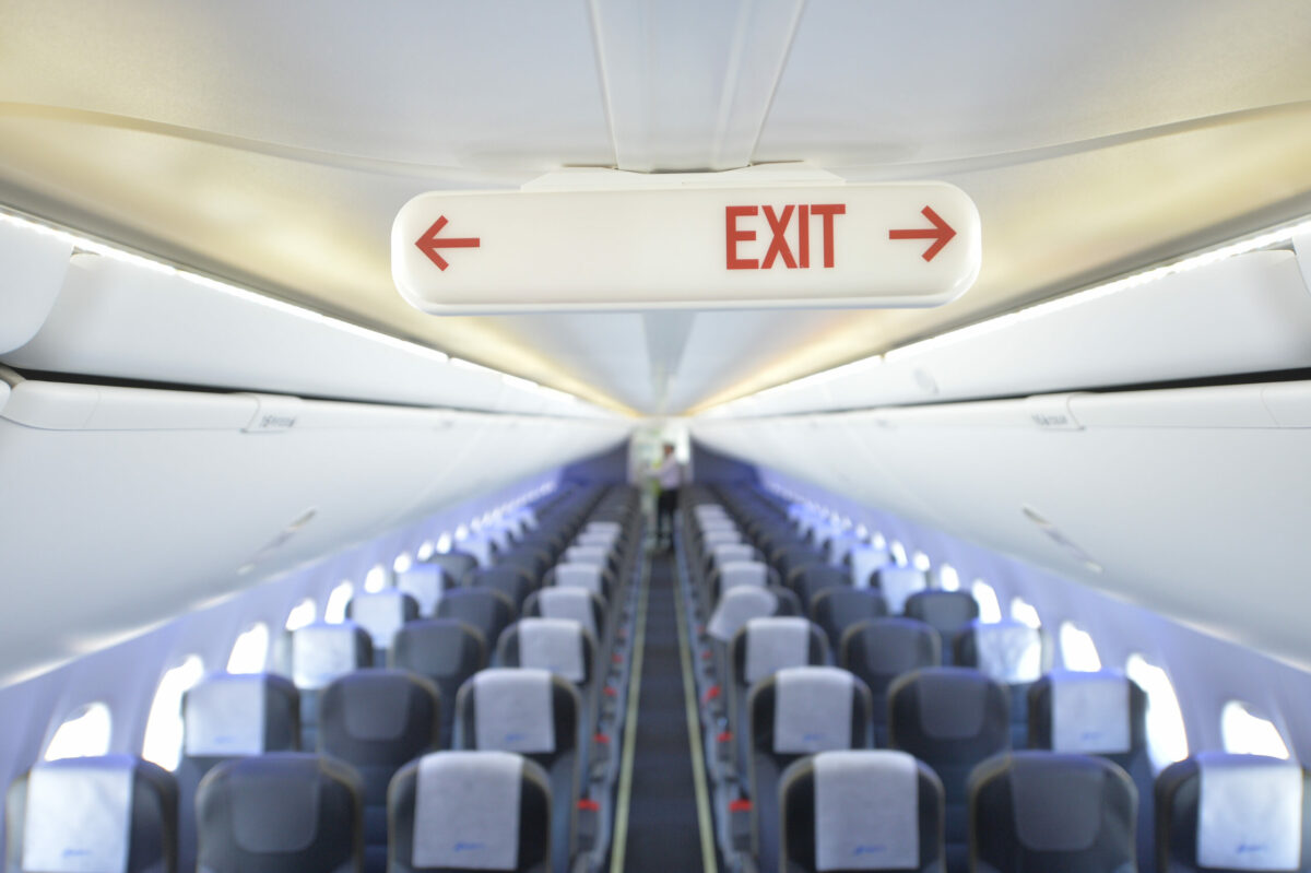 Care sunt cele mai proaste locuri într-un avion. Experții explică de ce trebuie evitate
