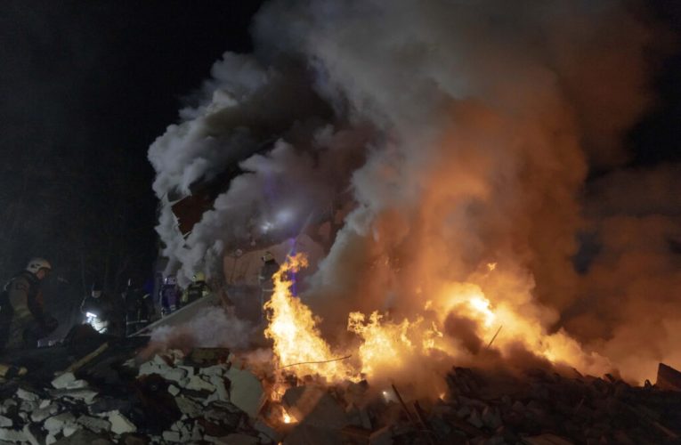 Cel puțin trei persoane au murit în cele mai recente atacuri rusești din Ucraina