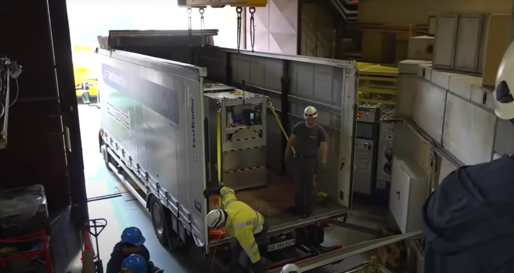 CERN transportă antimaterie pe șosea pentru prima dată: experiment fără precedent pentru cercetători