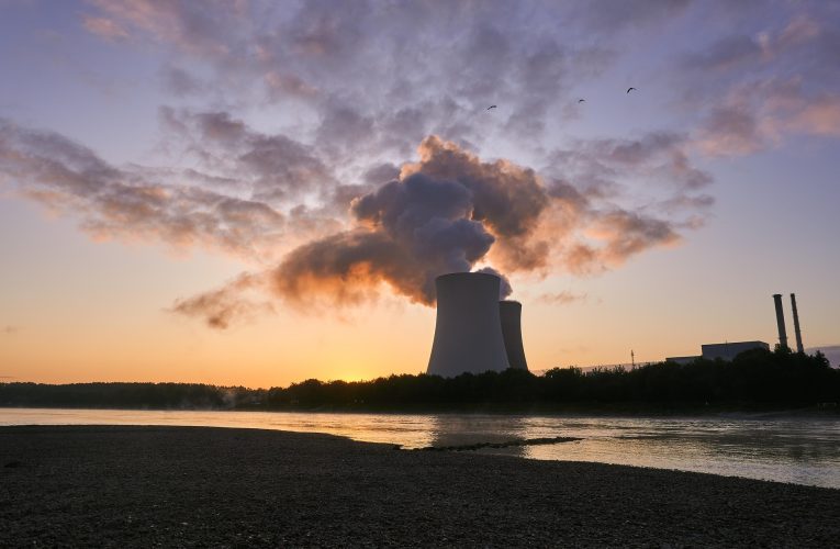 Clădiri distruse în apropierea unei centrale nucleare din Iran. Anunțul experților despre radiații