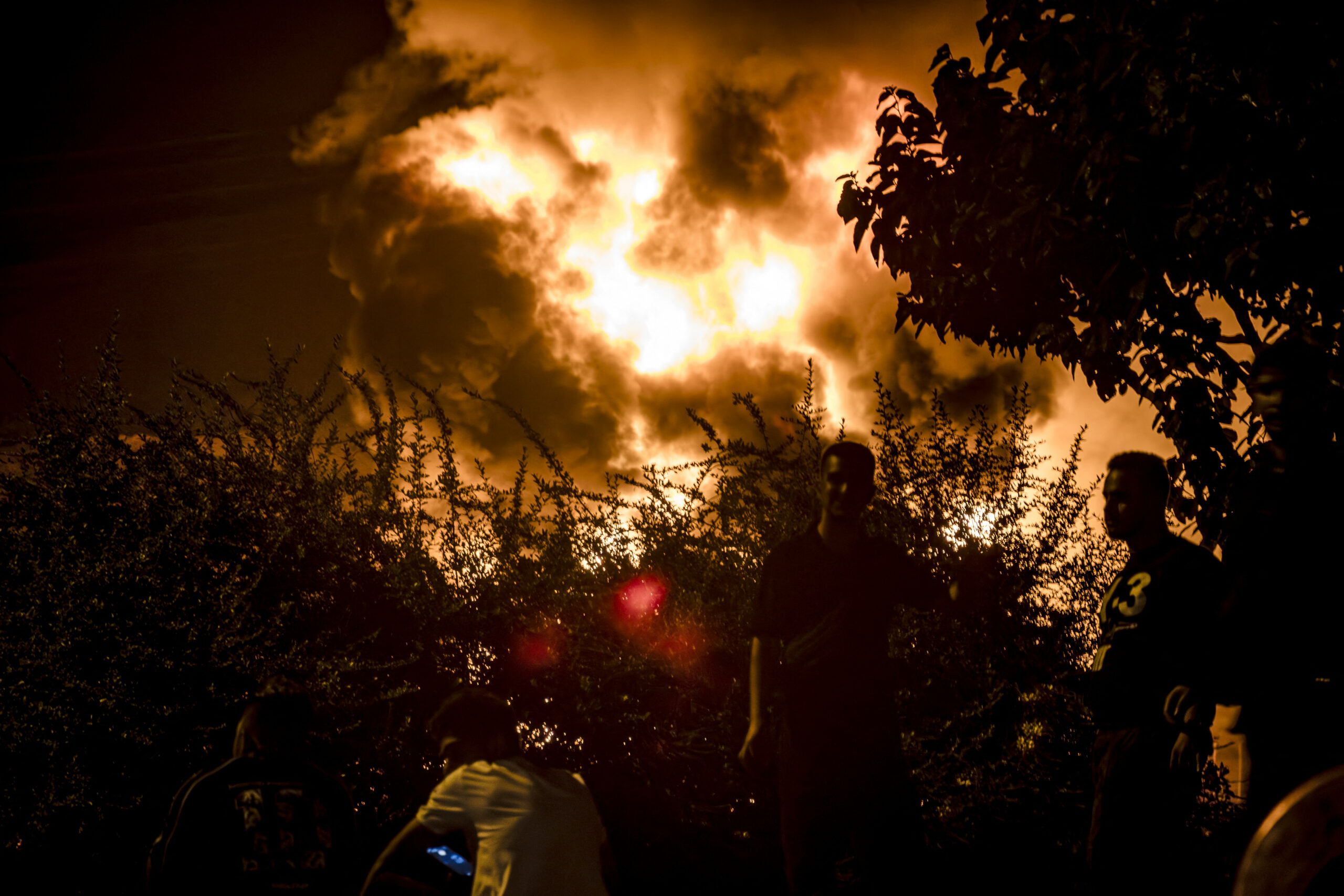Coloane de foc deasupra Teheranului. Armata israeliană a confirmat că a atacat instalațiile de depozitare a combustibilului din capitala Iranului