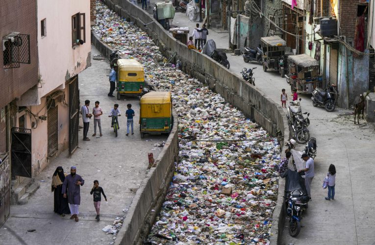 Criza gazului în India lovește familiile sărace, împingându-le spre lemn și cărbune și agravând poluarea