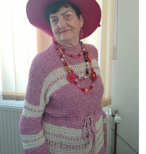 Cu o energie de invidiat, Amalia demonstrează că niciodată nu e prea târziu: studentă la 90 de ani