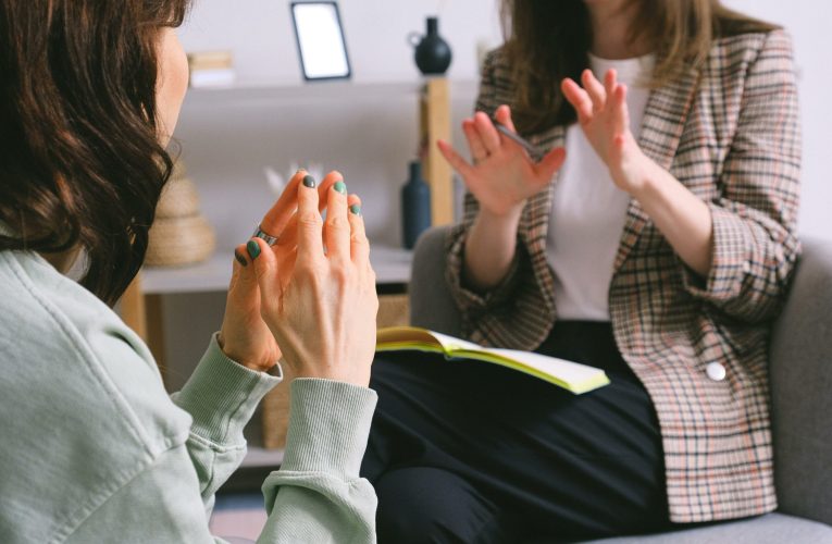 Cum este afectată sănătatea mintală a românilor de amenințarea războaielor. Sfatul Psihoterapeutului