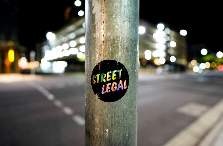 Cum îți influențează emoțiile publicitatea stradală. Explicația experților în psihologie