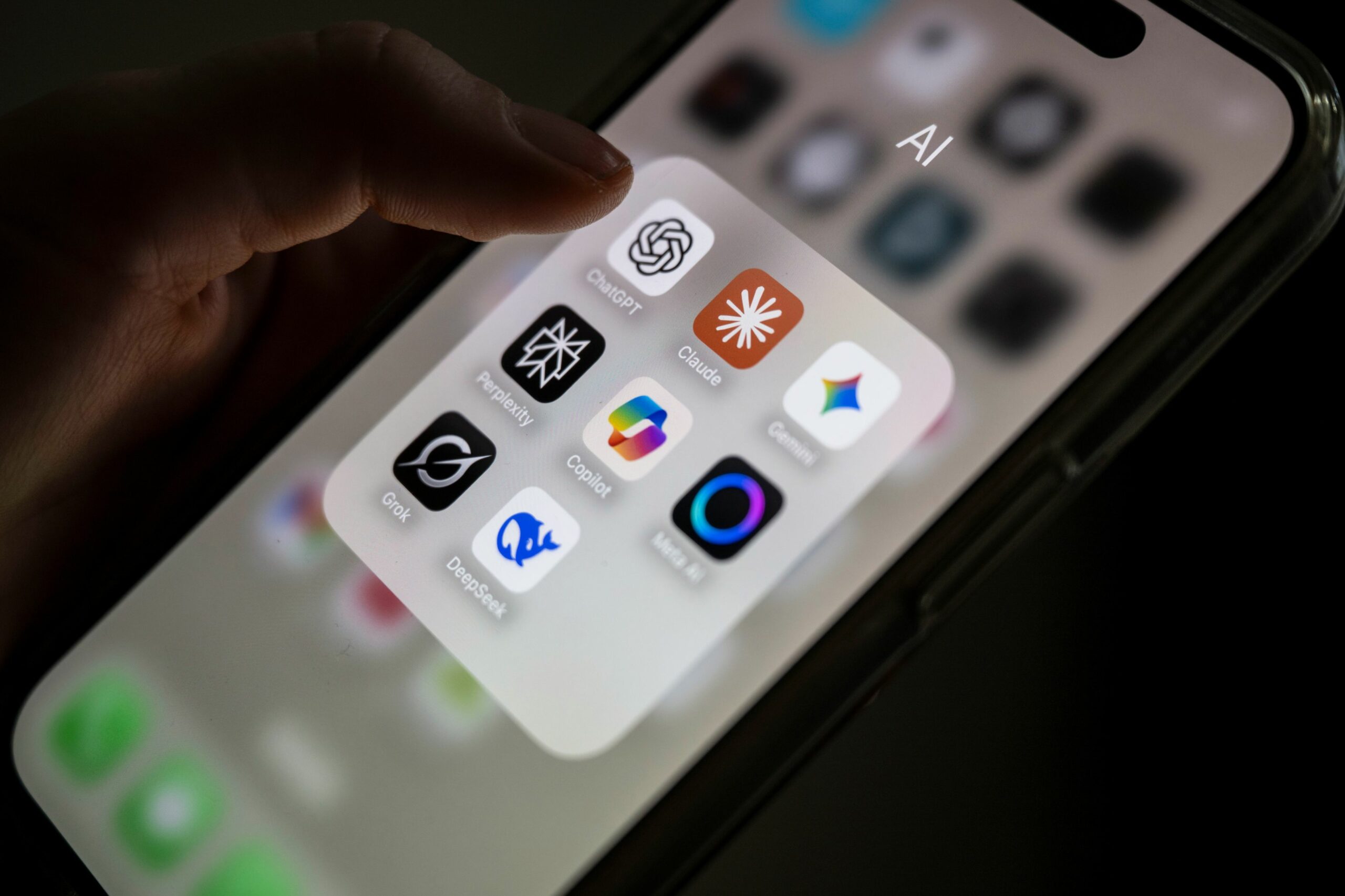 Cum reacționează utilizatorii ChatGPT după acordul OpenAI cu Pentagonul