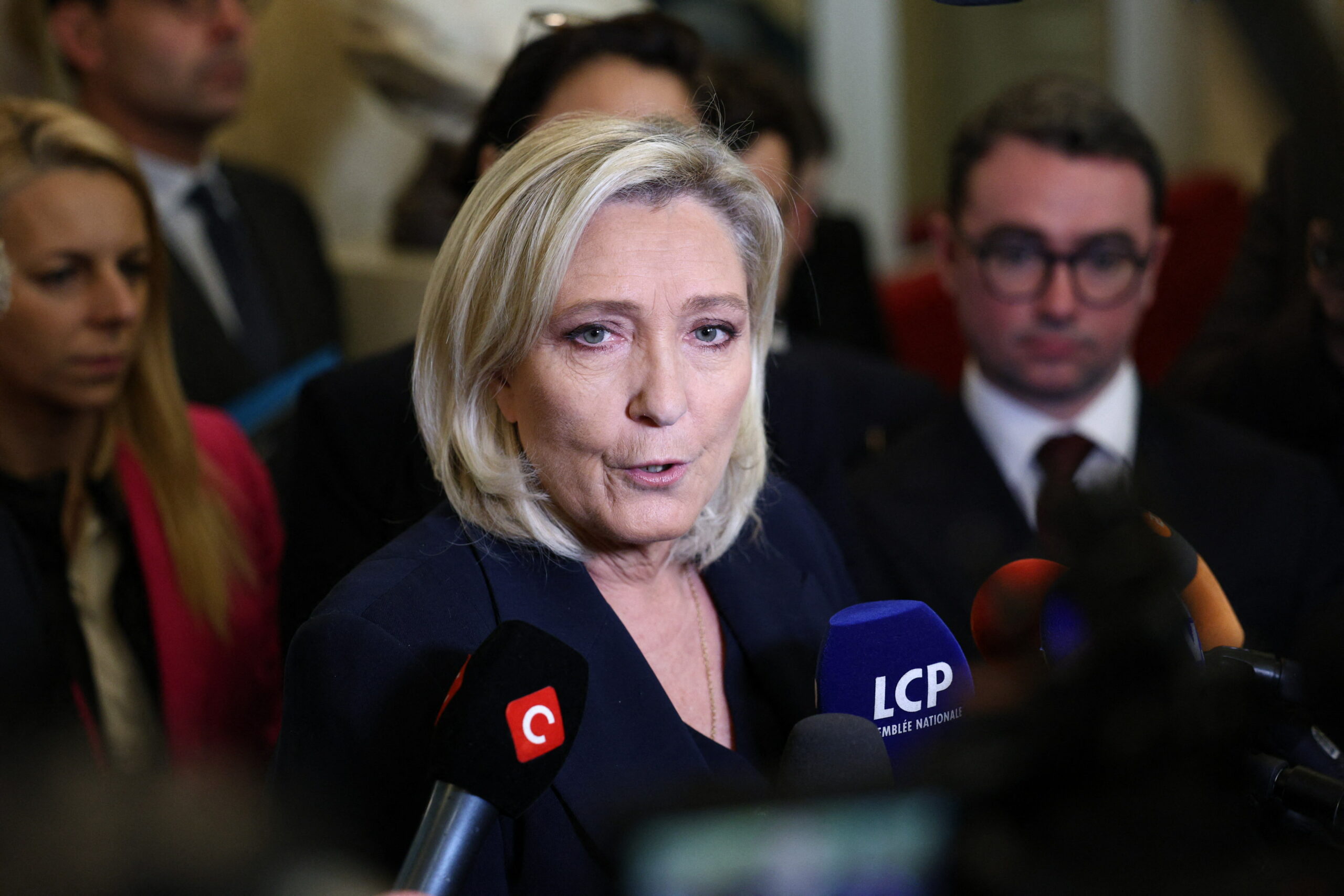 Cutremur politic în Franța. Extrema dreaptă din Franța avansează în alegerile municipale, cu rezultate istorice pentru partidul lui Marine Le Pen