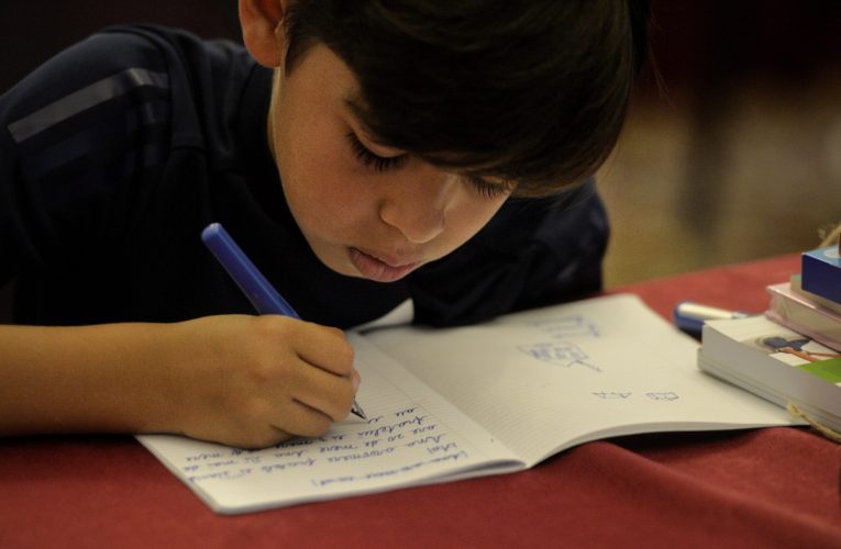 De ce nu ar trebui să renunțăm la scrisul de mână în școli