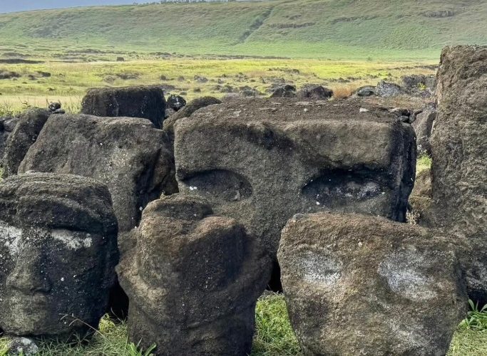 De ce se degradează statuile Moai din Insula Paștelui și ce se poate face pentru a le salva