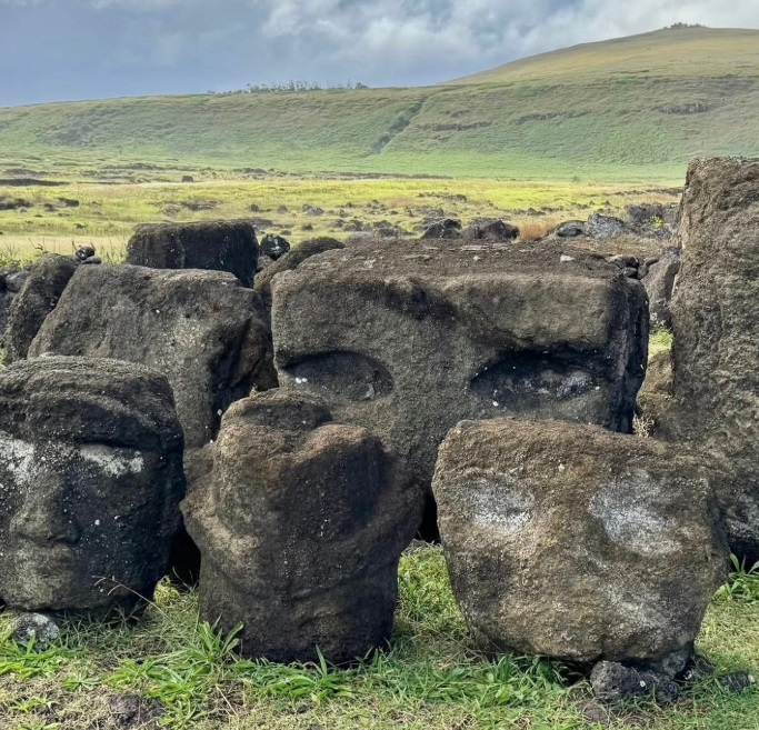 De ce se degradează statuile Moai din Insula Paștelui și ce se poate face pentru a le salva