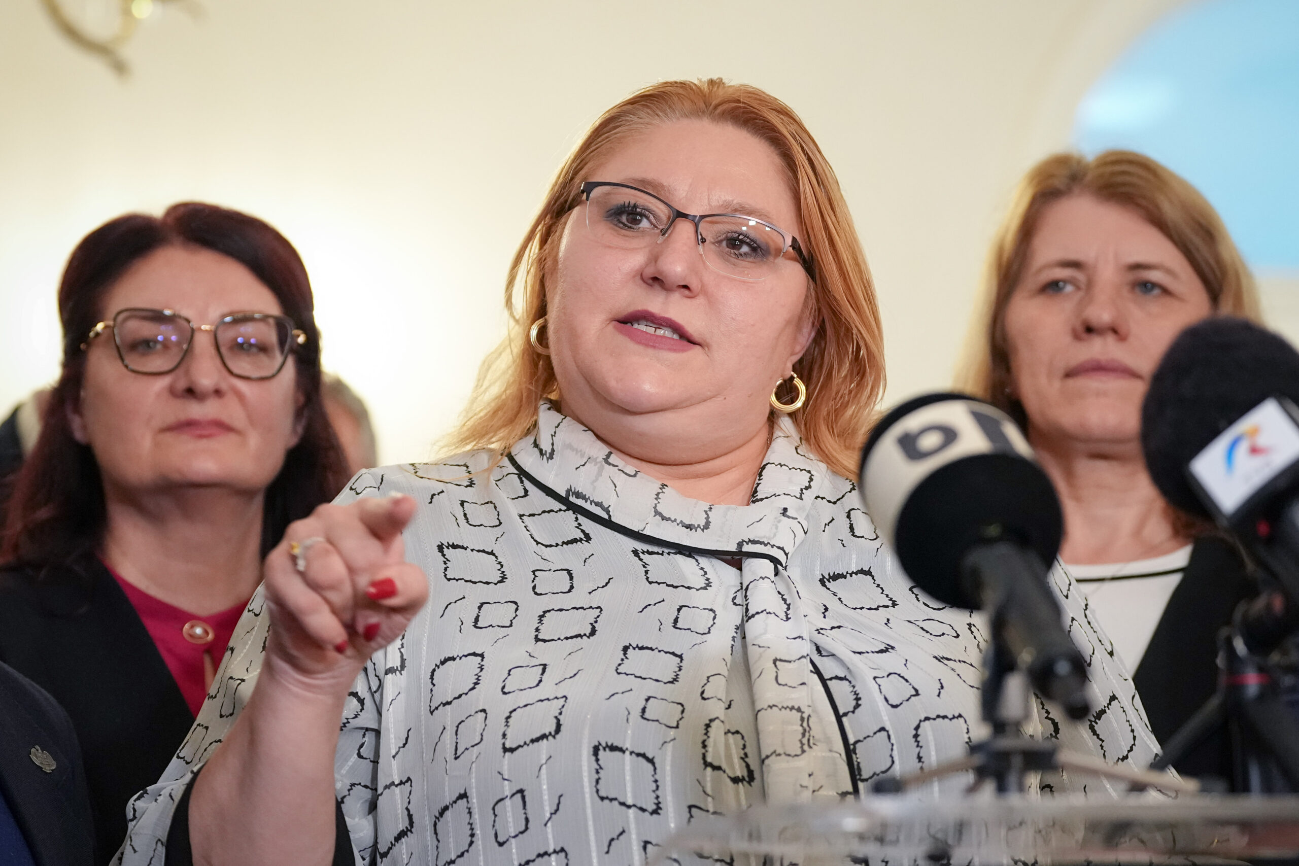 Diana Șoșoacă, audiată în Parlamentul European. Decizie așteptată privind ridicarea imunității