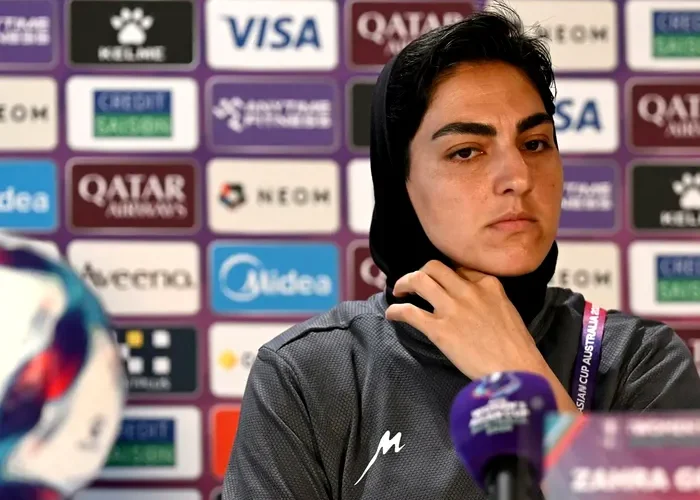 Din cele șapte jucătoare ale echipei de fotbal a Iranului, cinci au plecat din Australia, spre Teheran. Au mai rămas două care au cerut azil