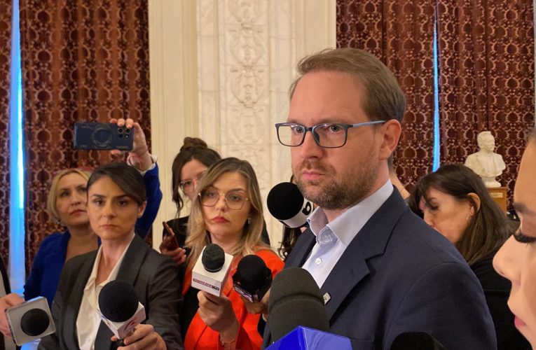 Dominic Fritz, atac la PSD în coaliția de guvernare: „Nu toți partenerii joacă întotdeauna corect și unii încearcă să construiască majorități paralele.” / „PSD ar putea lua în calcul o guvernare cu alt partener, inclusiv AUR”