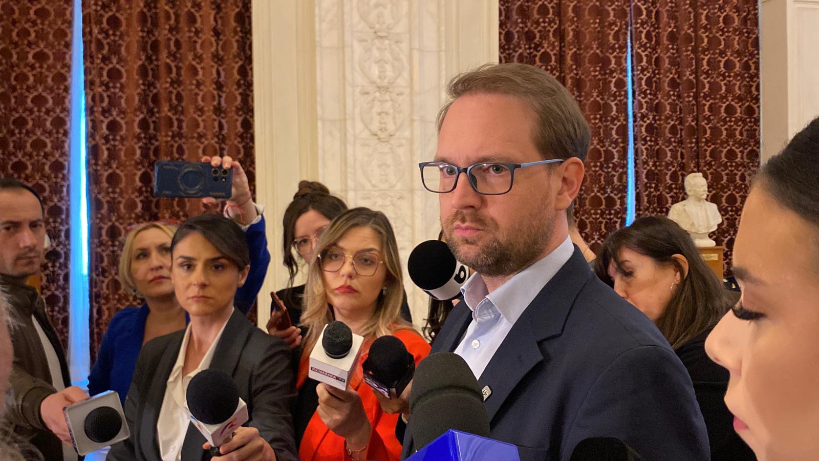 Dominic Fritz, atac la PSD în coaliția de guvernare: „Nu toți partenerii joacă întotdeauna corect și unii încearcă să construiască majorități paralele.” / „PSD ar putea lua în calcul o guvernare cu alt partener, inclusiv AUR”