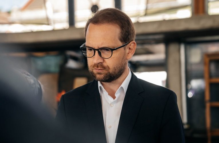 Dominic Fritz vrea să scoată păcănelele de lângă școli: Trei sferturi dintre ele sunt la mai puțin de 500 de metri