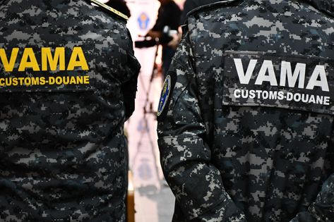 Dosarul de mită din Vama Constanța Sud: Unul dintre funcționari, arestat preventiv pentru 30 de zile, cel de-al doilea – sub control judiciar