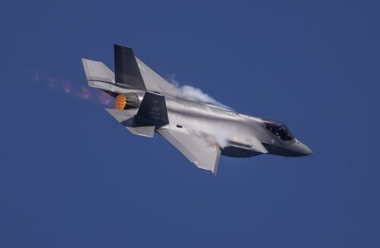 Două avioane militare rusești au fost interceptate în apropierea Alaskăi de către SUA și Canada