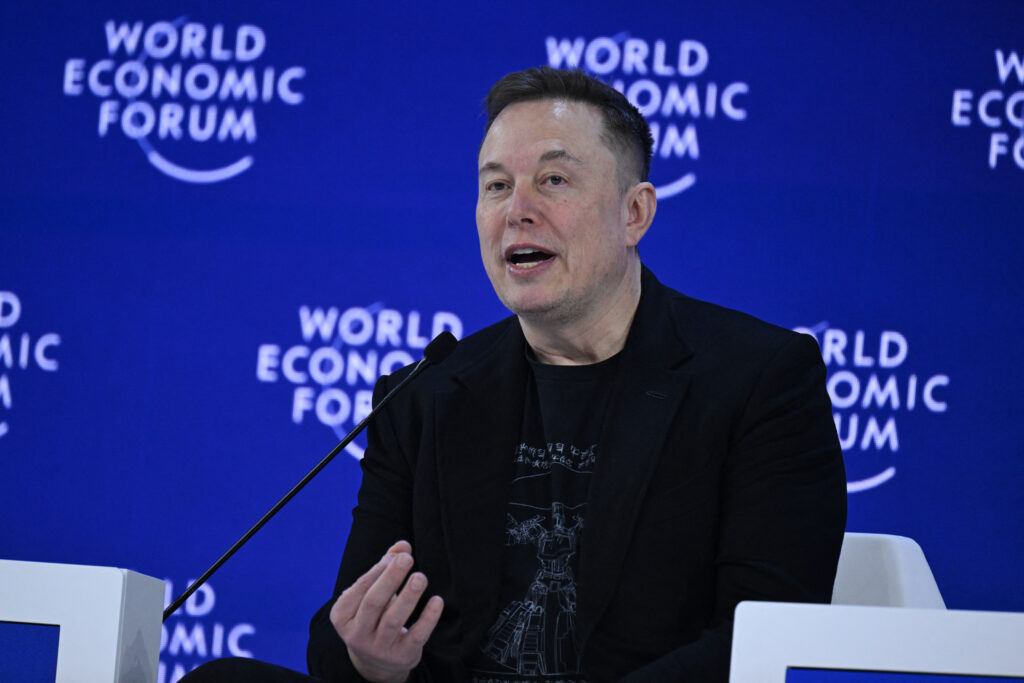 Elon Musk lansează un proiect pentru a-și produce propriile cipuri de inteligență artificială