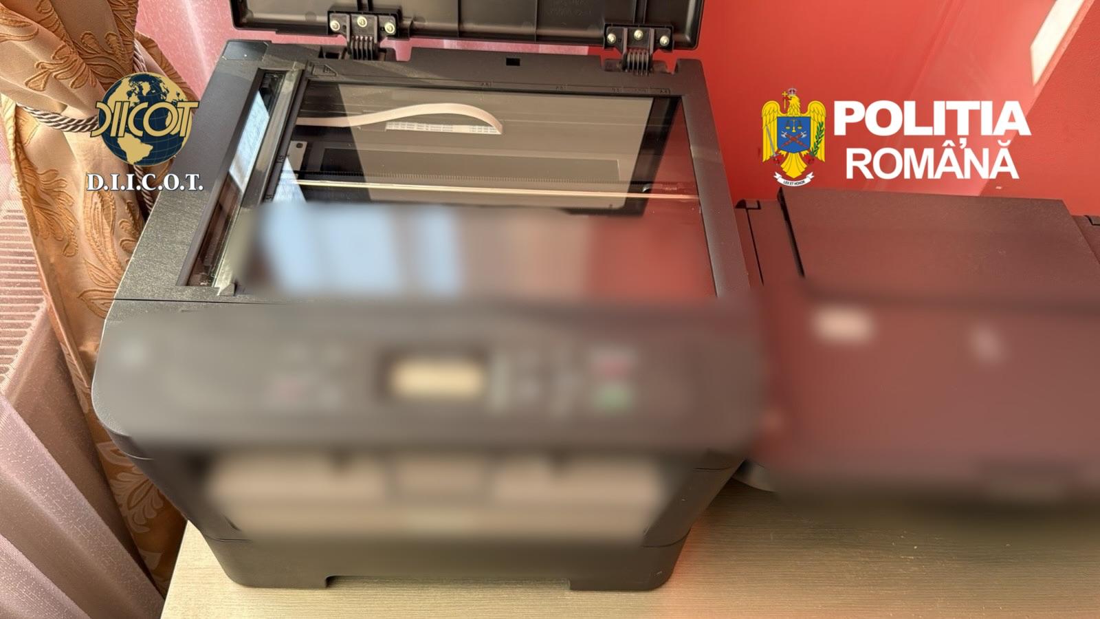 Fabrică de bani falși la Suceava. Trei români, reținuți