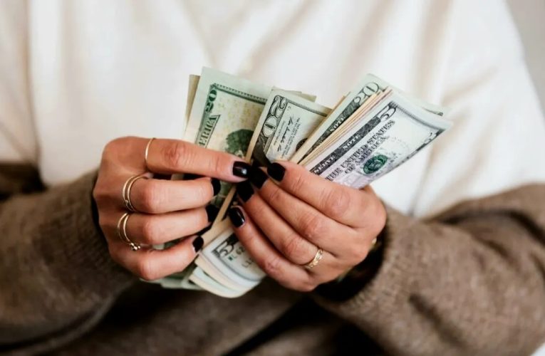 Fed ignoră presiunile lui Trump și menține dobânzile