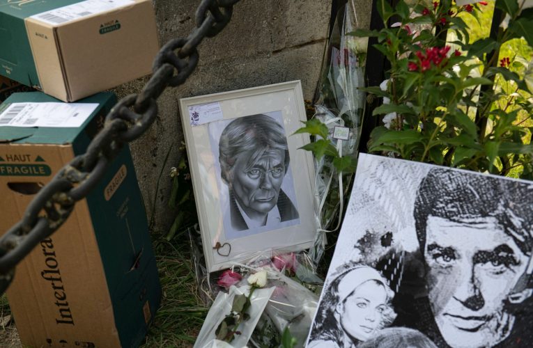 Fiul lui Alain Delon și-a retras contestația împotriva testamentului tatălui său