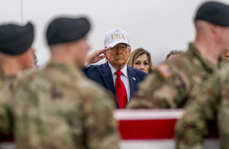 Fox News își cere scuze după ce a difuzat imagini greșite cu Trump la ceremonia pentru soldații americani căzuți în război