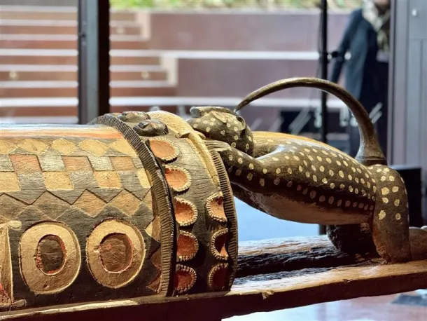 Franța returnează Coastei de Fildeș o tobă sacră jefuită în era colonială