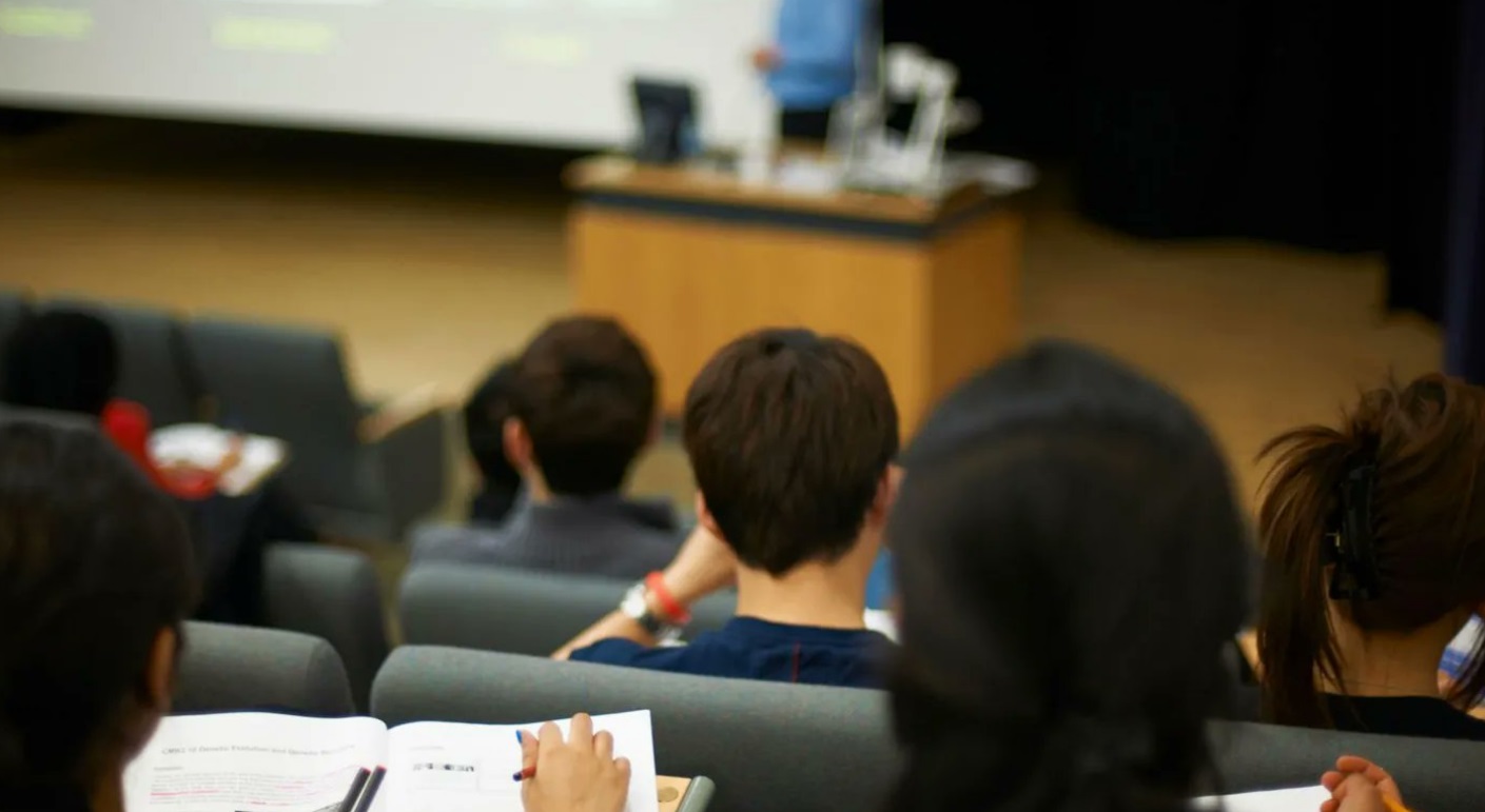 Inspectorul școlar general al ISJ Vrancea, despre elevii blocați în Dubai: Vor primi absențe