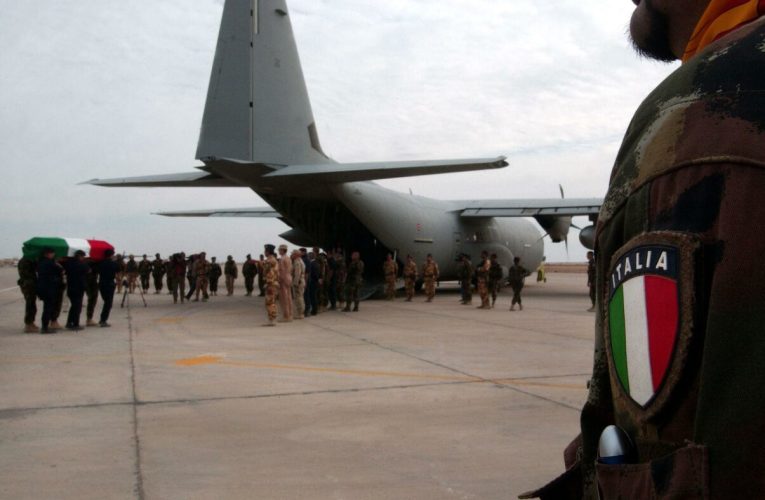 Italia își retrage militarii de la baza NATO din nordul Irakului și reduce personalul diplomatic