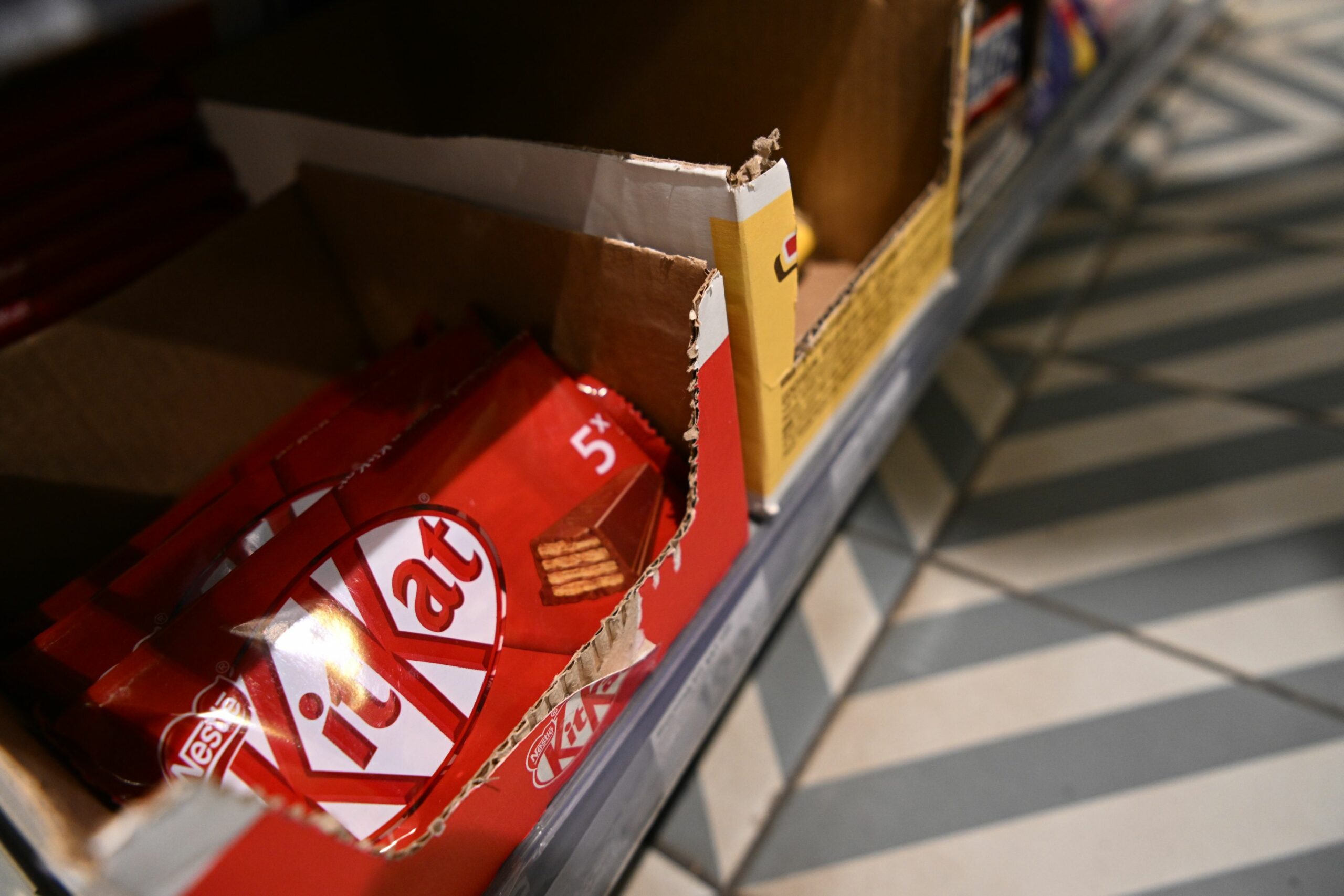 Jaf „dulce”: 12 tone de batoane KitKat, furate în Europa. Camionul în care se aflau nu a mai ajuns la destinație în Polonia