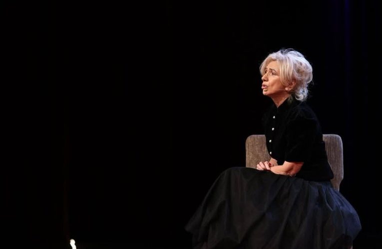 Lavinia Bârlogeanu la podcastul „Altceva”: „Arta e sub nasul nostru. Totul e să ai curaj să începi”