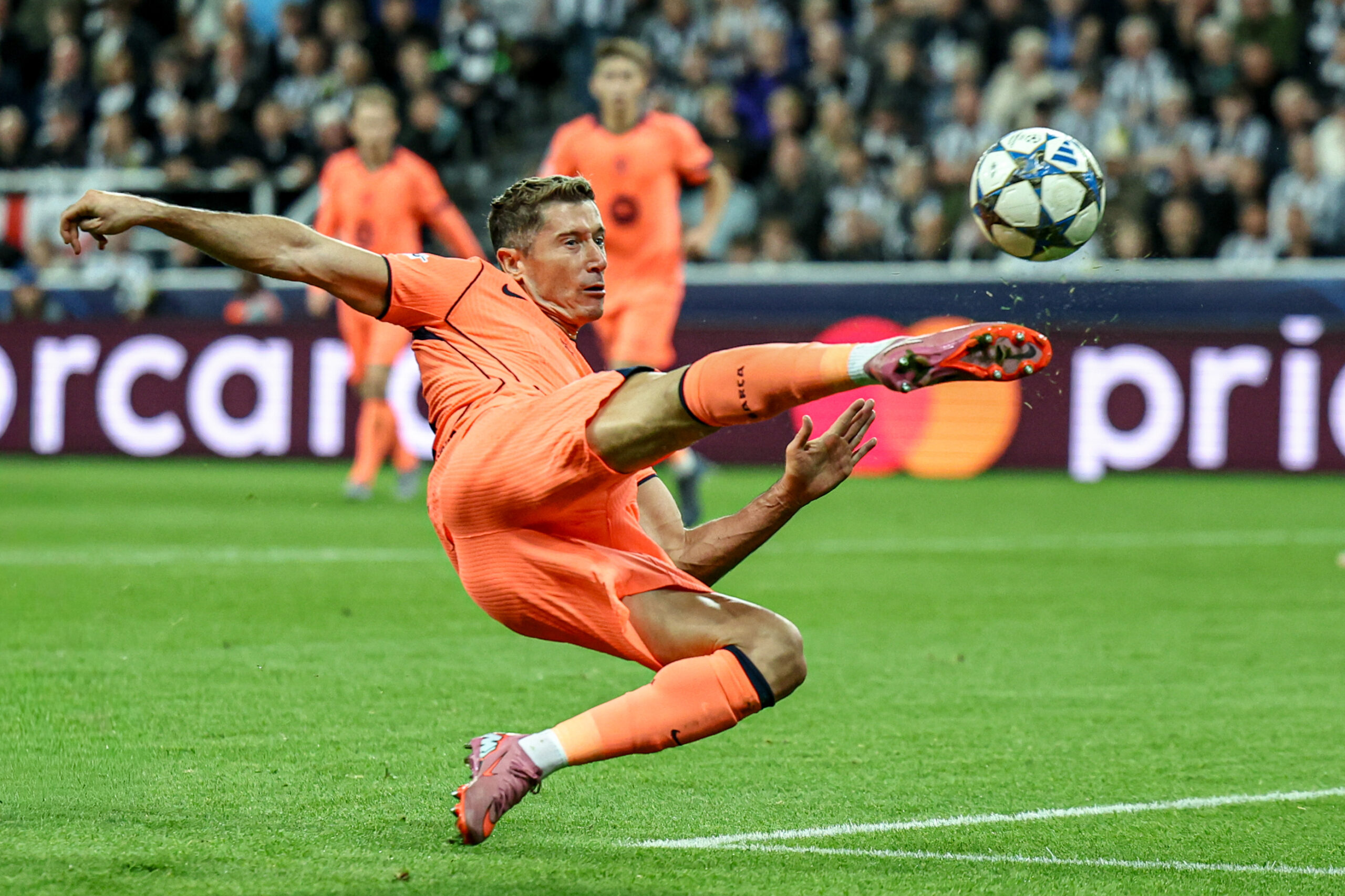 Lewandowski, atacantul Barcelonei, va lipsi la meciul cu Atlético Madrid din returul Cupei Spaniei