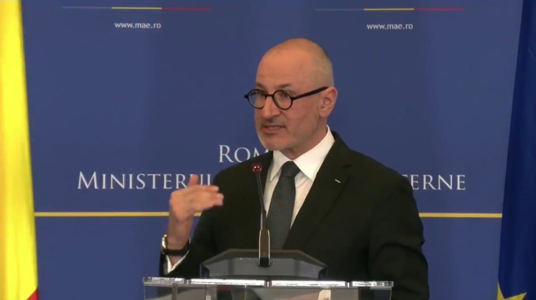 MAE: Românii din statele afectate de conflict pot părăsi țările respective chiar dacă le-au expirat actele sau vizele