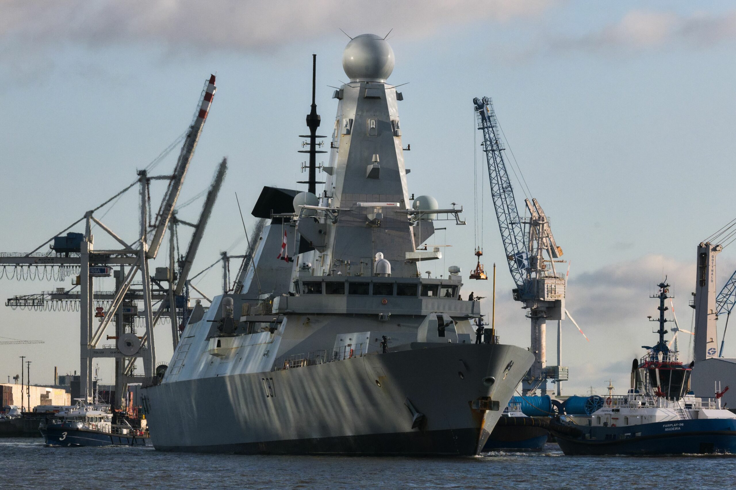 Marea Britanie plănuiește să trimită distrugătorul HMS Duncan în Marea Mediterană pentru a proteja baza sa militară din Cipru