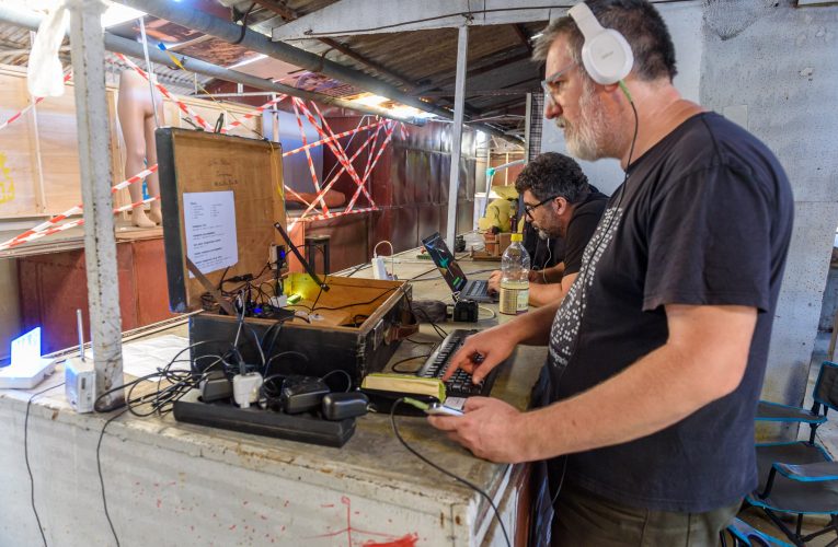 Mesaje misterioase, codate în limba persană sunt transmise zilnic prin unde radio în Iran