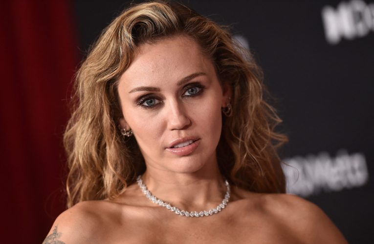 Miley Cyrus a revenit la „Hannah Montana”