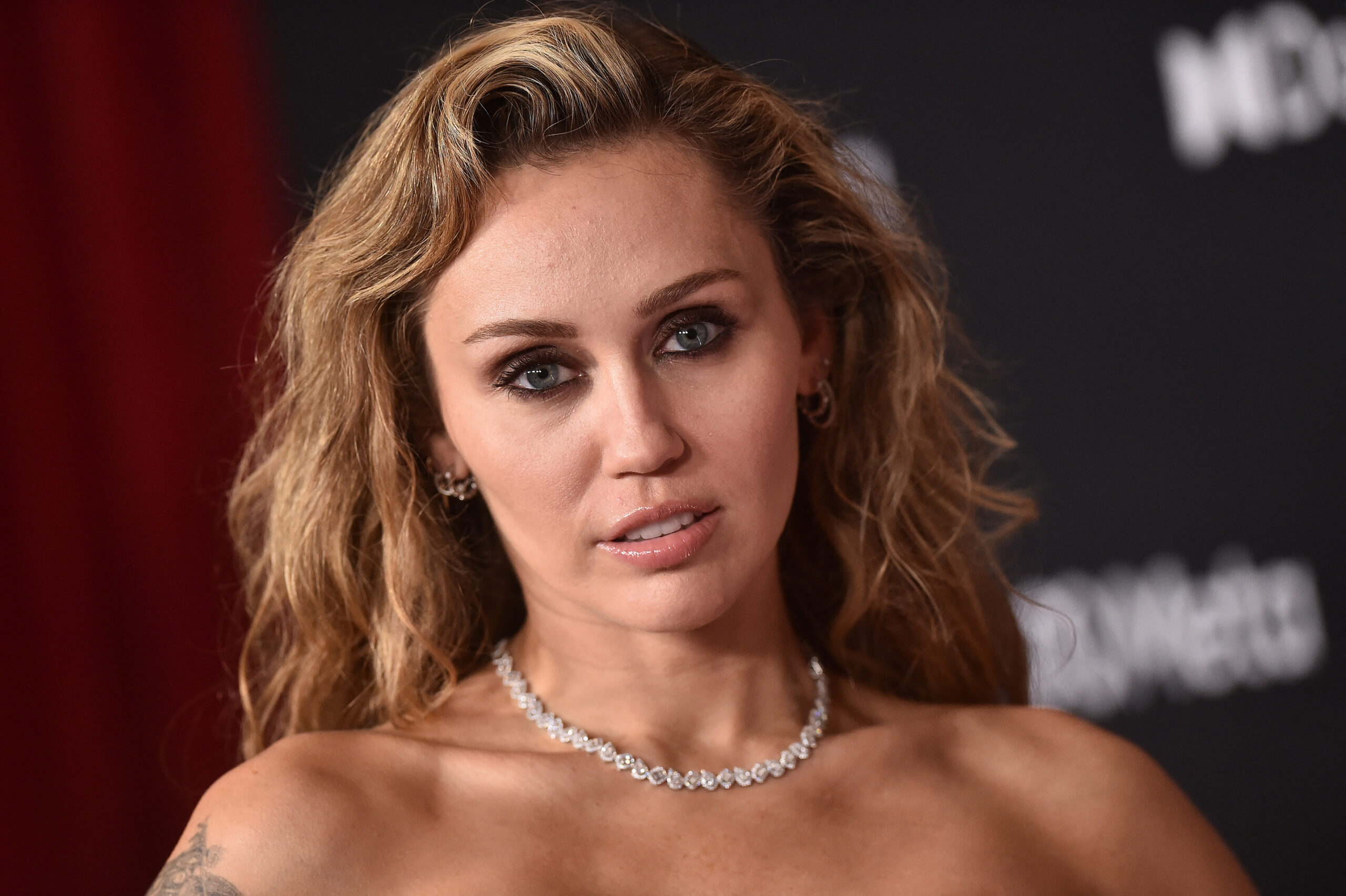 Miley Cyrus a revenit la „Hannah Montana”