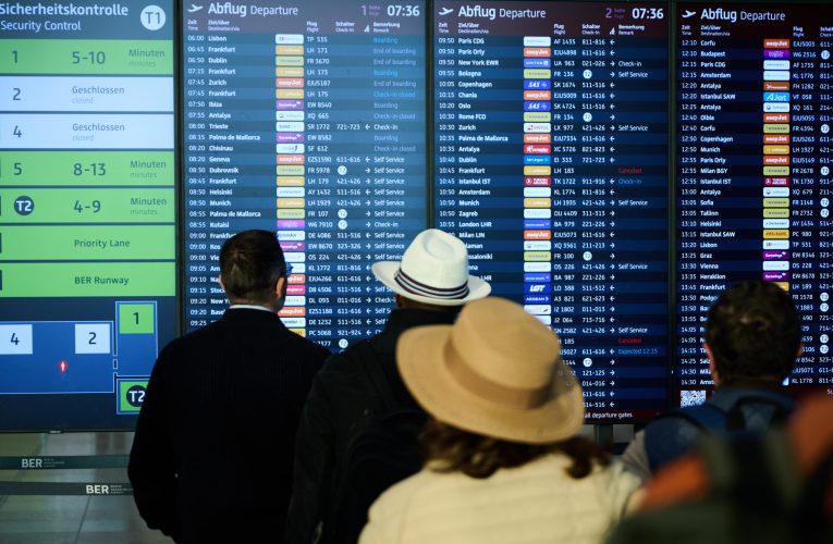 Ministerul Transporturilor explică drepturile pasagerilor, în cazul în care românii sunt blocați în Orientul Mijlociu