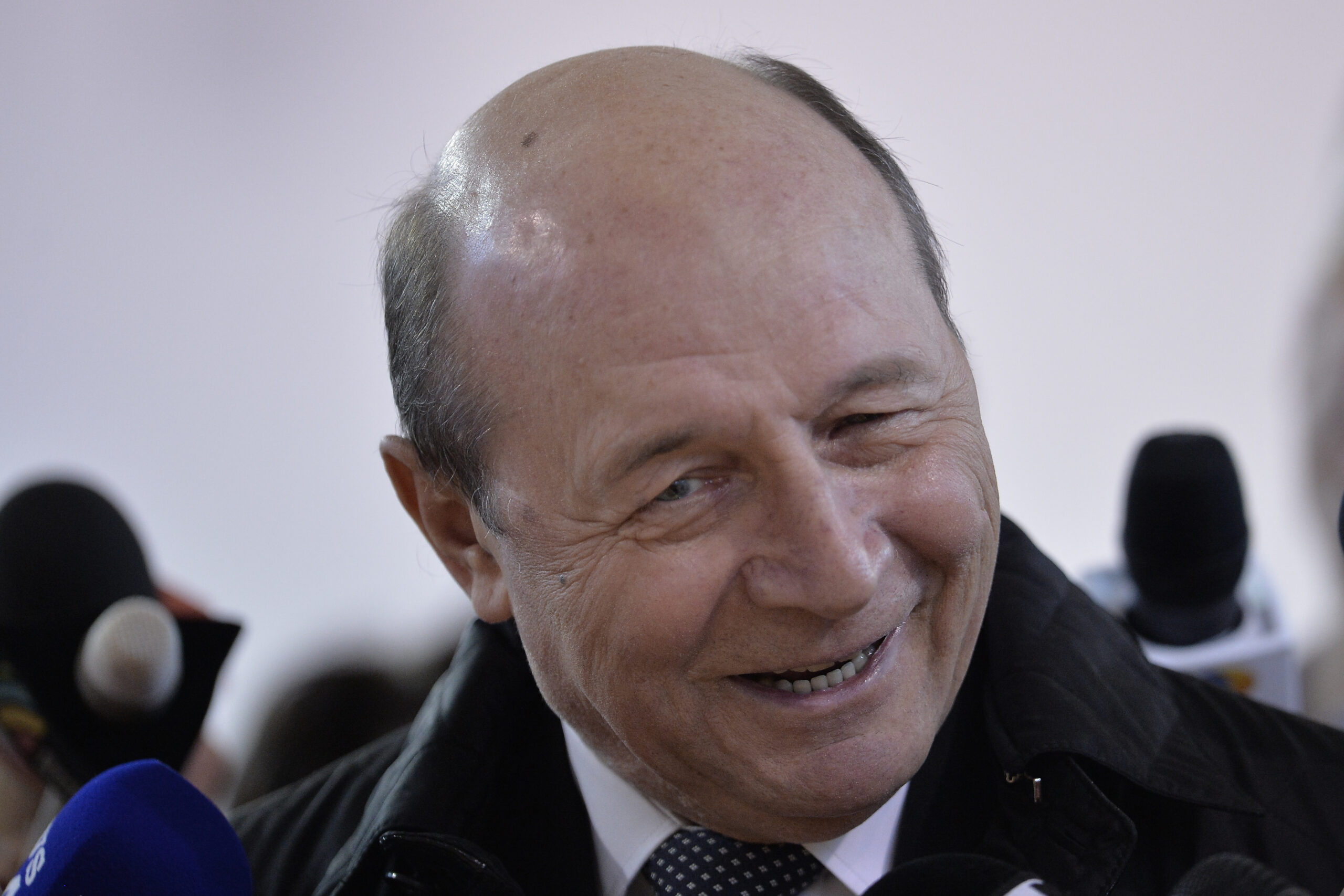 Motorina a ajuns la 10 lei. Băsescu spune până când va continua scumpirea carburanților