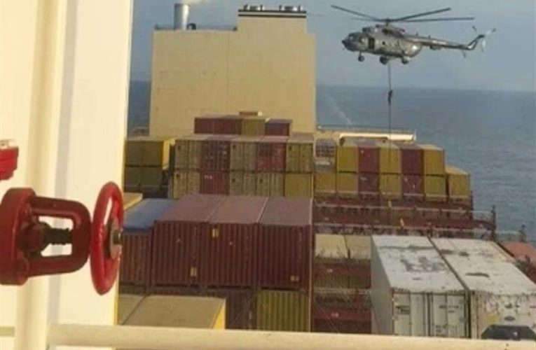 Navă de marfă, în flăcări în Strâmtoarea Ormuz. Echipajul navei cargo thailandeze a fost salvat